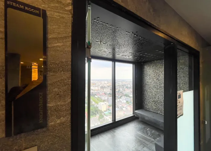 Near Bts L Sukhumvit L Pool And Sauna * Bangkok