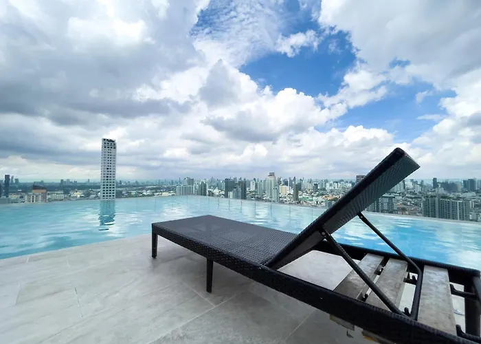 Near Bts L Sukhumvit L Pool And Sauna * Bangkok