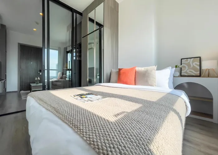 Near Bts L Sukhumvit L Pool And Sauna Apartment *