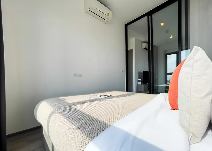 Near Bts L Sukhumvit L Pool And Sauna Bangkok