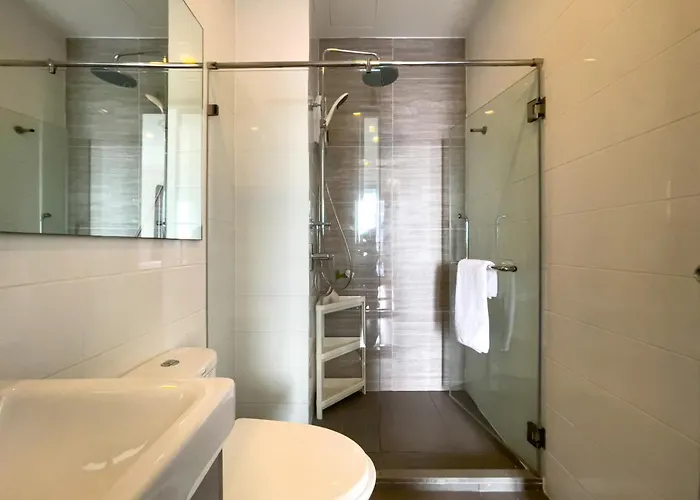 Near Bts L Sukhumvit L Pool And Sauna Bangkok