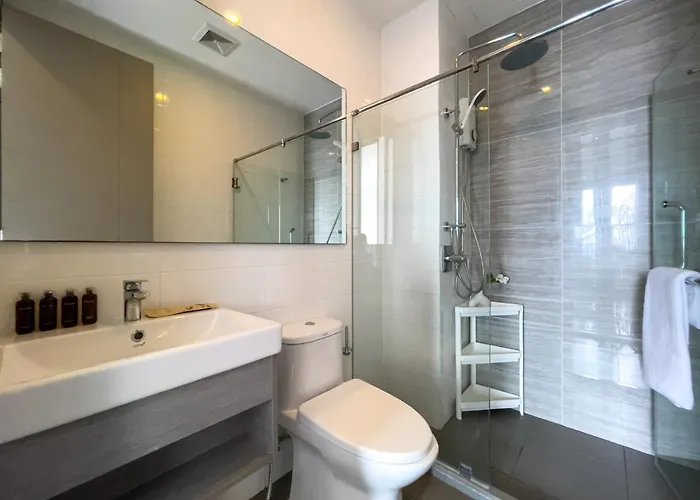 Apartment Near Bts L Sukhumvit L Pool And Sauna