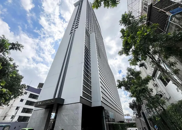 Near Bts L Sukhumvit L Pool And Sauna Apartment